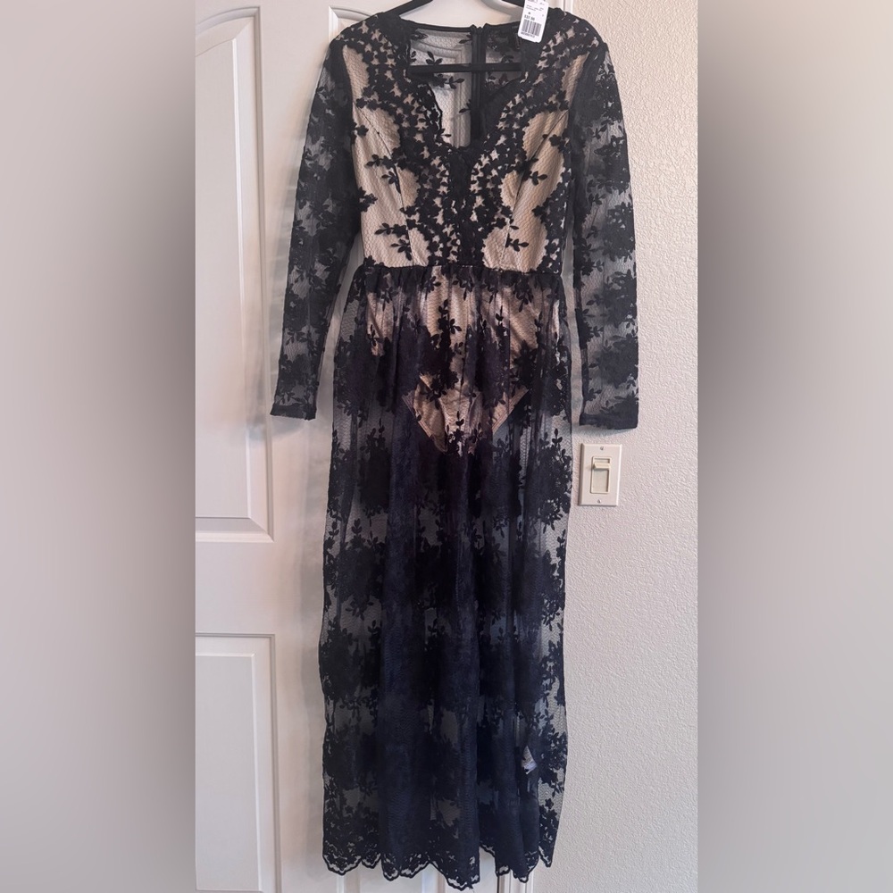 Forever 21 Black and Beige Floral Lace Dress
